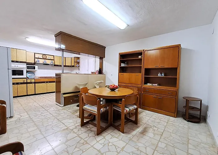 Amplio, Centro, Zona Begona Y Al Lado De La Playa Lejlighed